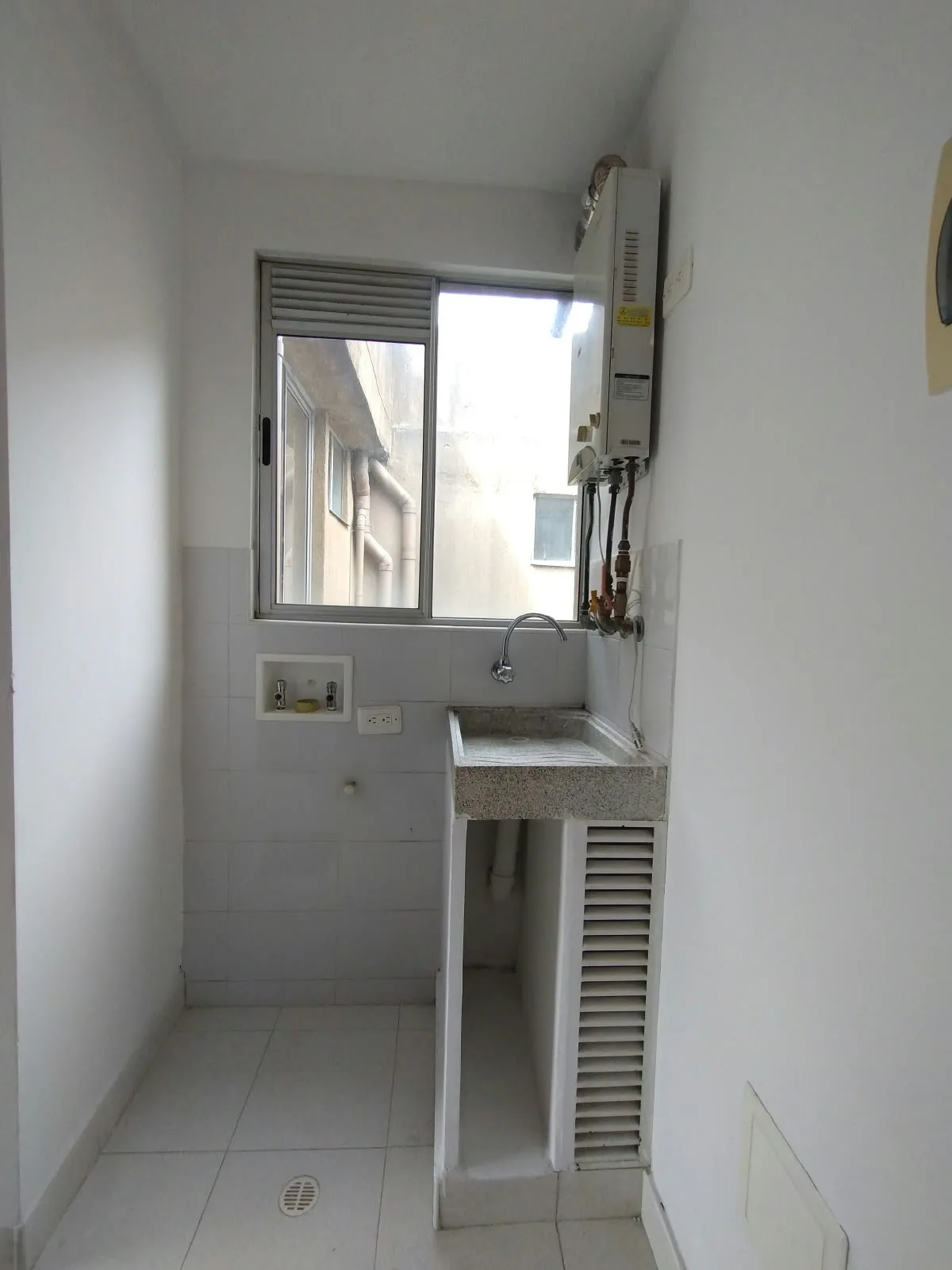 Apartamento en CONJUNTO RESIDENCIAL EL PORTON II, Madrid, foto 8