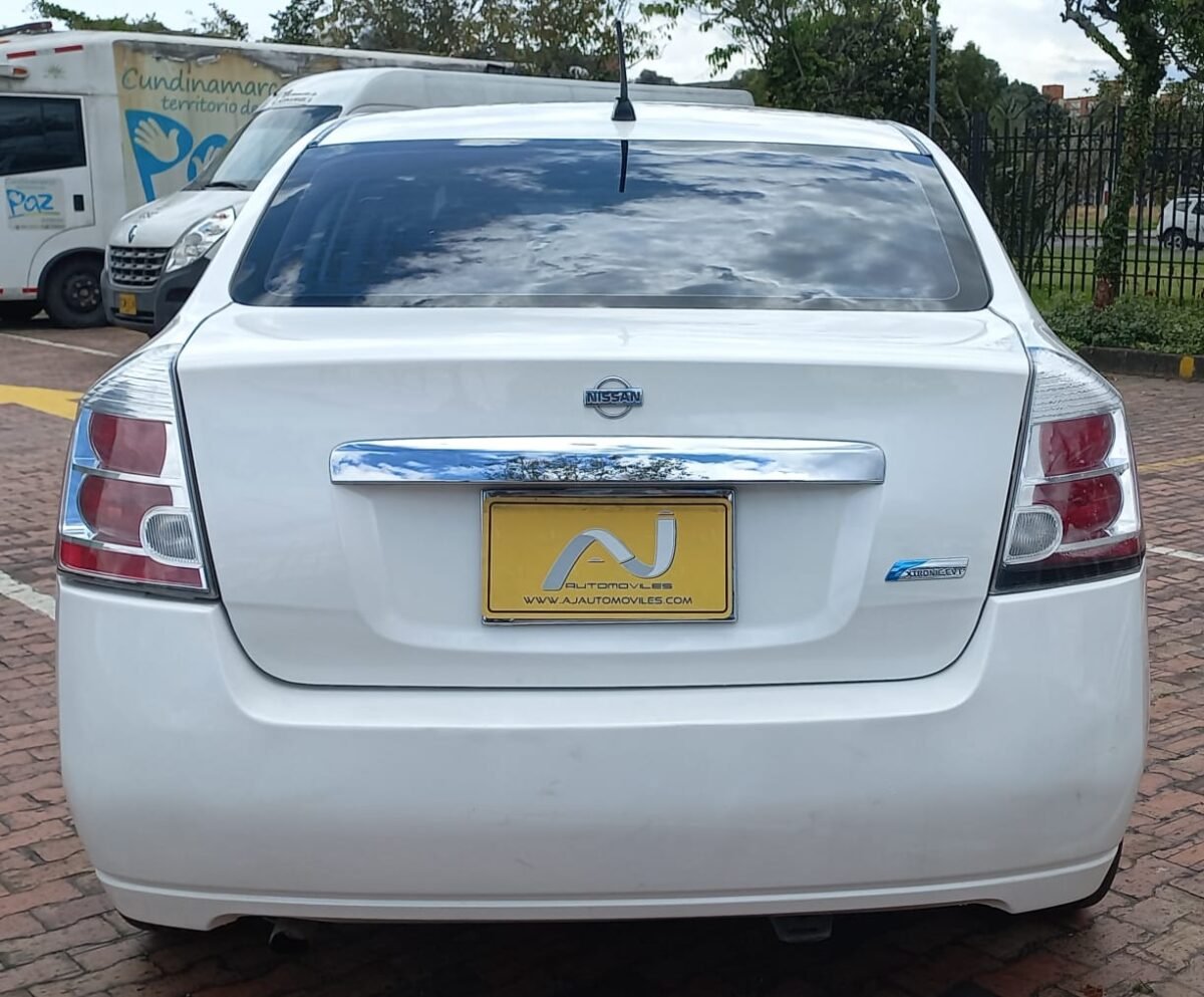 NISSAN SENTRA B15 , MODELO 2011 - Imagen 7
