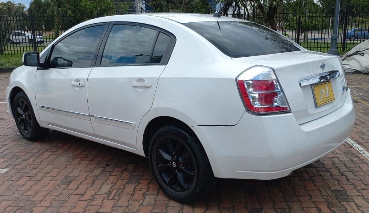 NISSAN SENTRA B15 , MODELO 2011 - Imagen 4