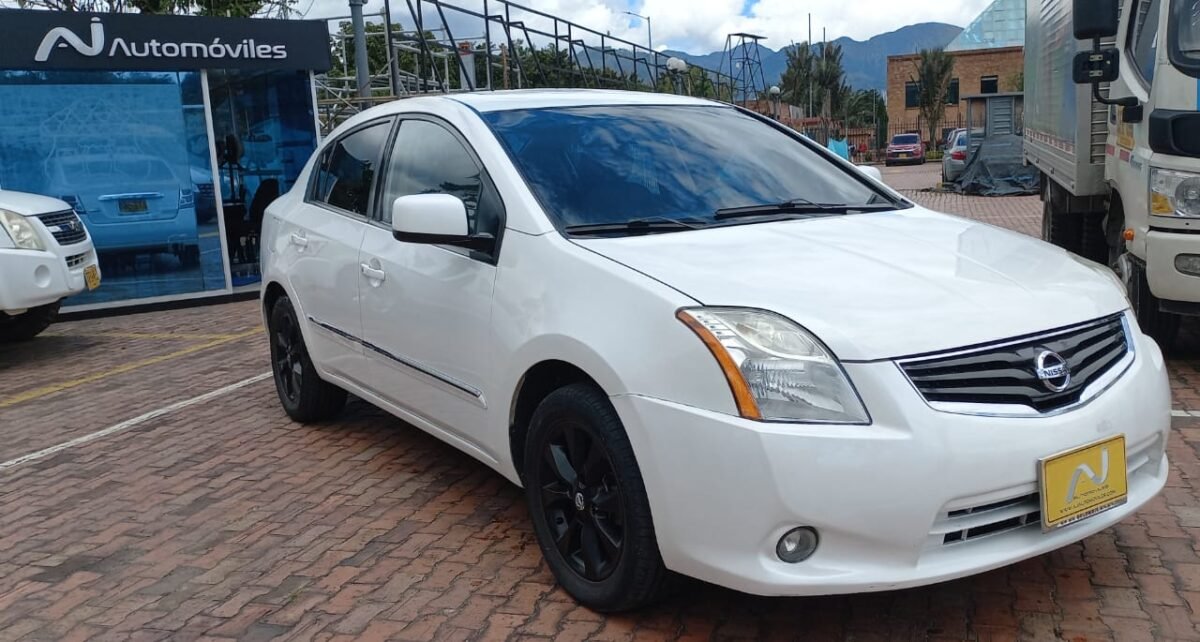 NISSAN SENTRA B15 , MODELO 2011 - Imagen 5