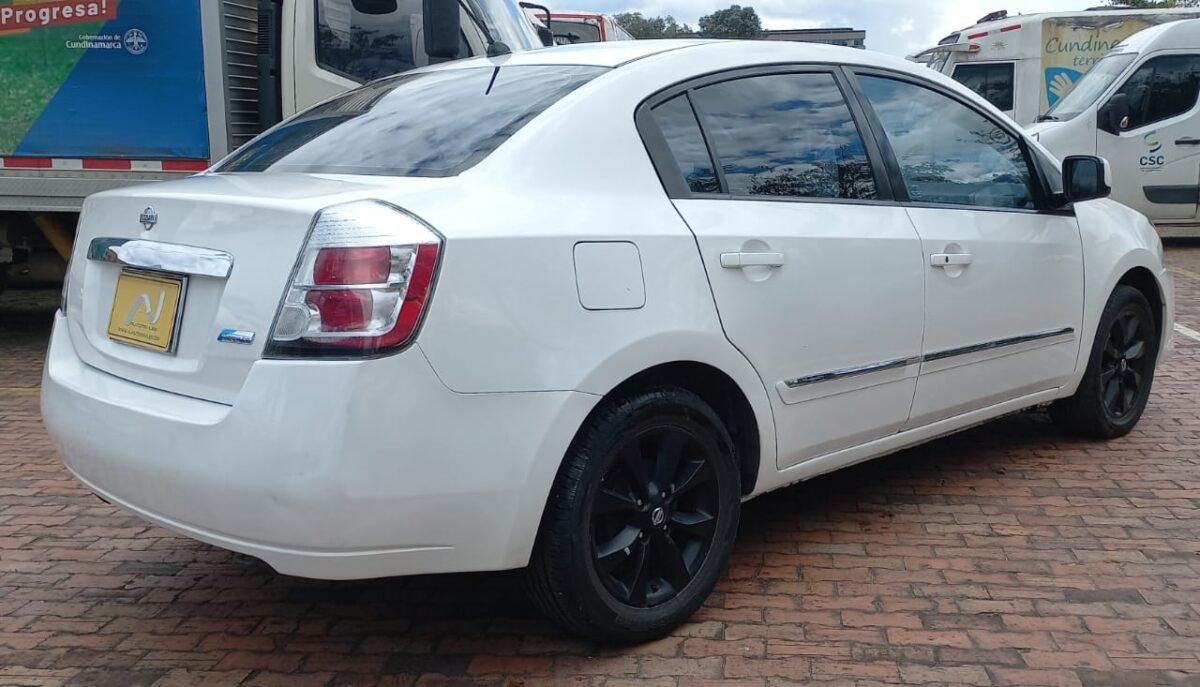 NISSAN SENTRA B15 , MODELO 2011 - Imagen 6
