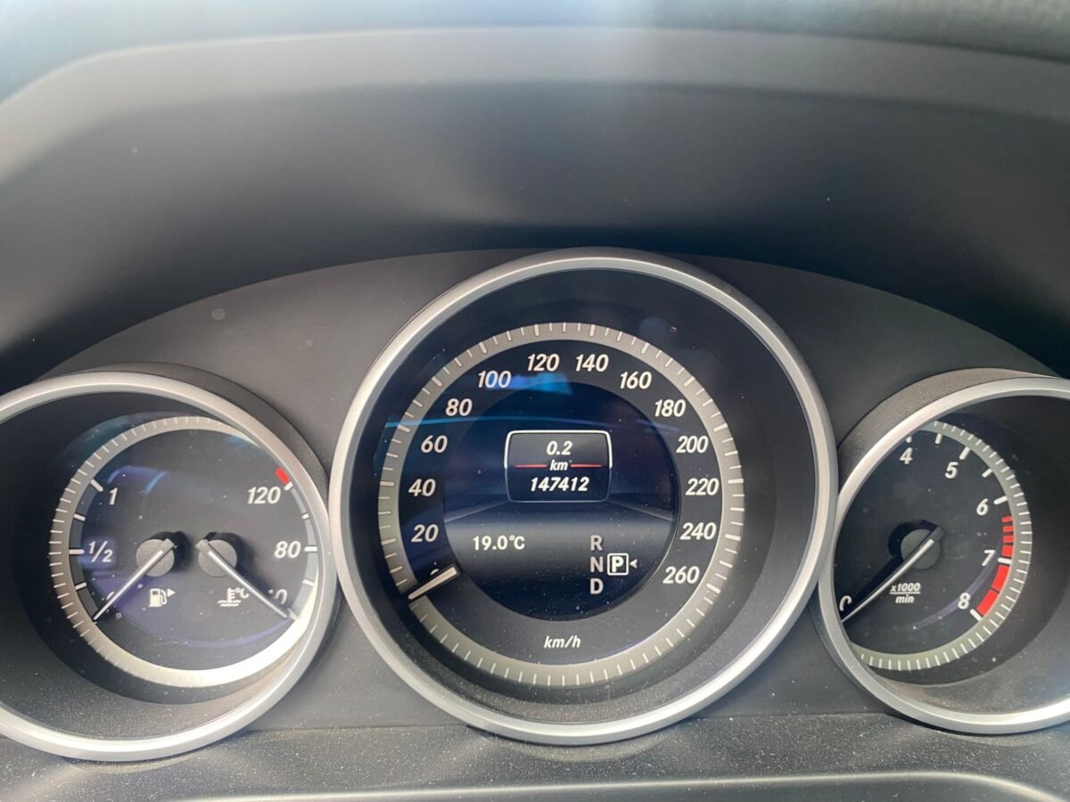 Mercedes Benz E250  2016   AJ1002 - Imagen 15
