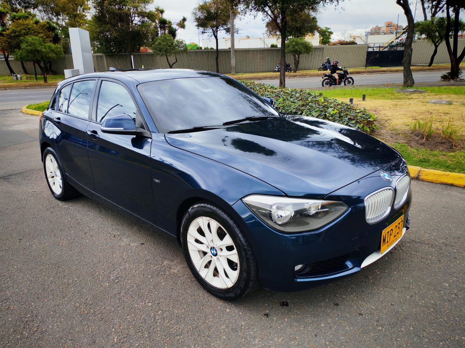 BMW 116i Urban Line F20 MODELO  2012 AJ 1007